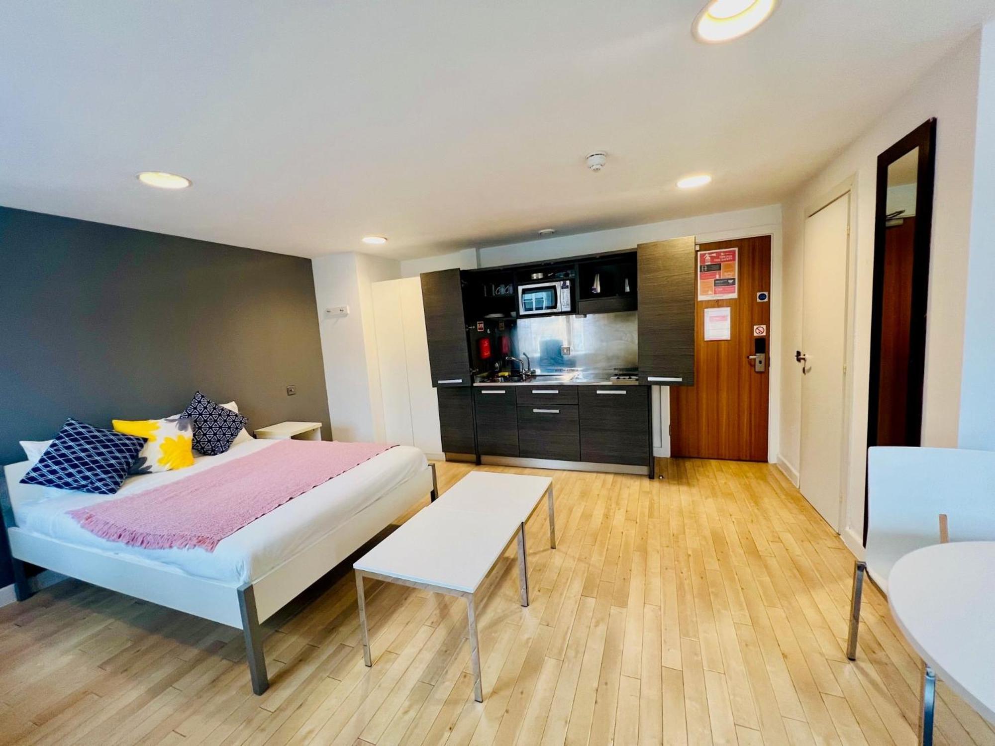 Stuhomes - Arundel House